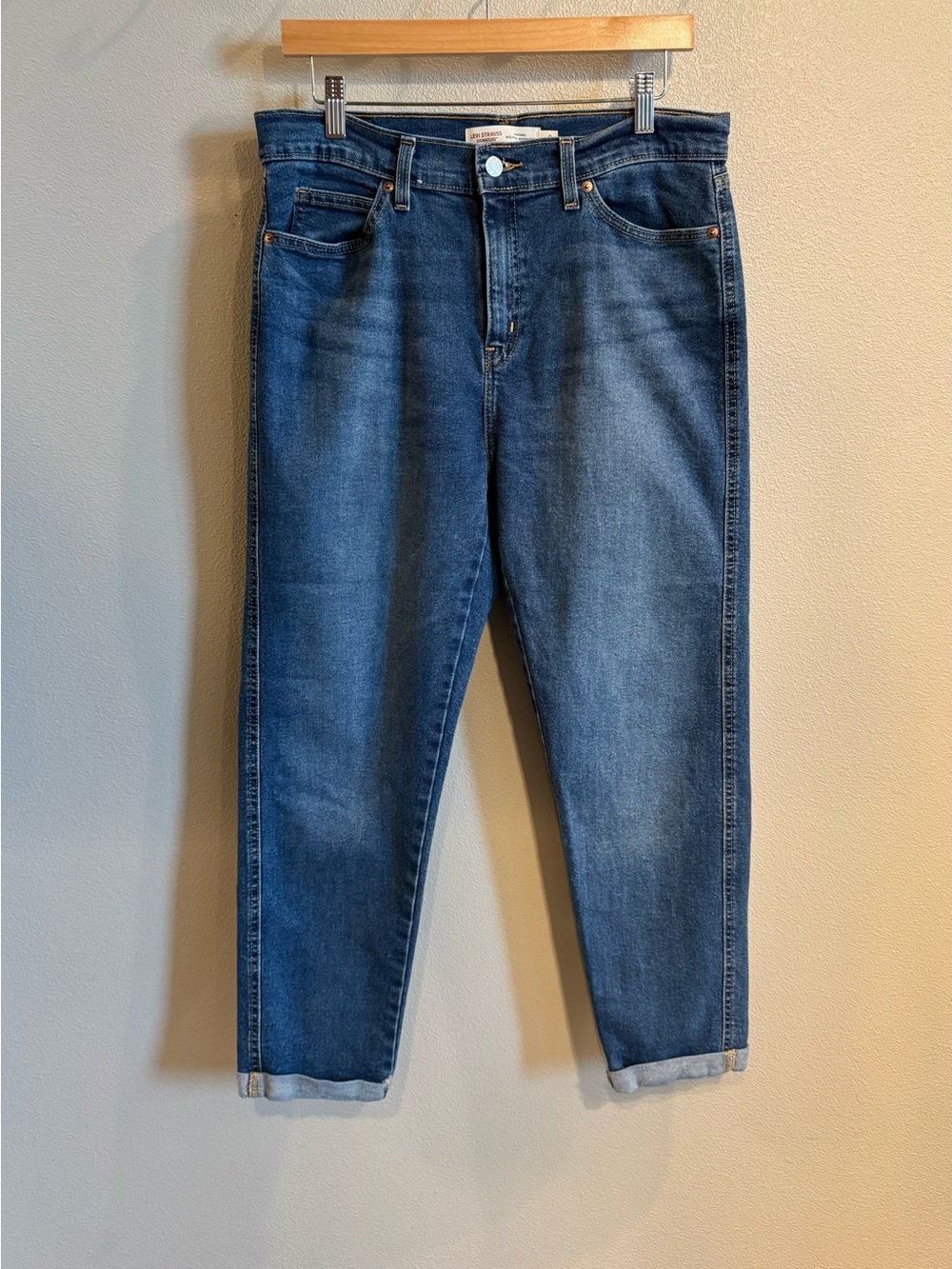 Levi's Cropped High-Rise Boyfriend Tapered Jeans in Medium Blue